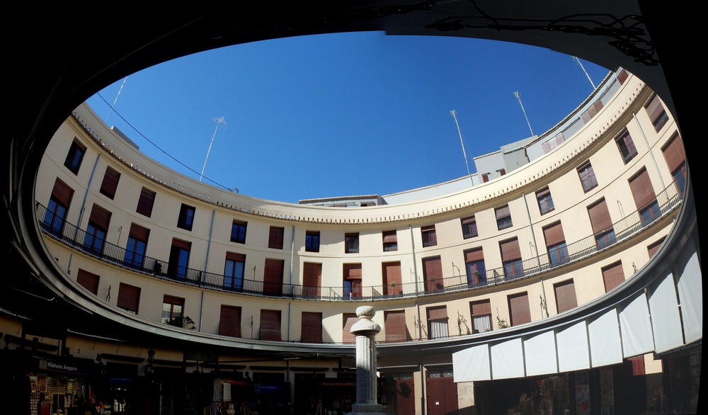 Pla&ccedil;a Redona.